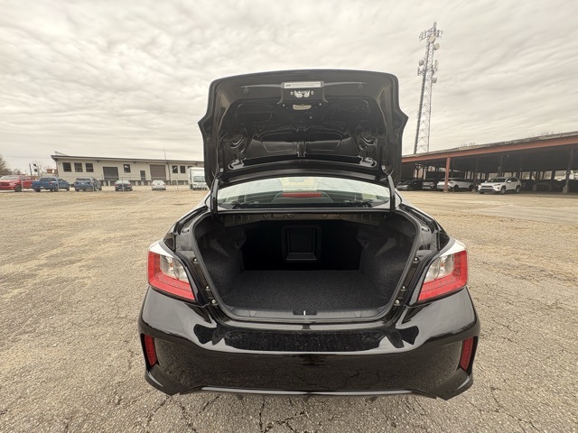 Vehicle image 14 of 31
