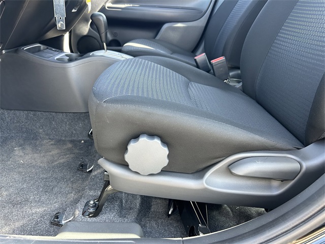 Vehicle image 17 of 31
