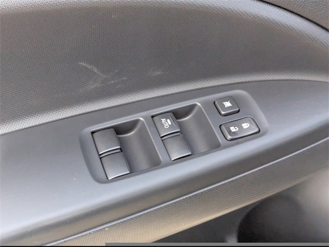 Vehicle image 14 of 19