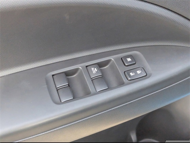Vehicle image 14 of 19