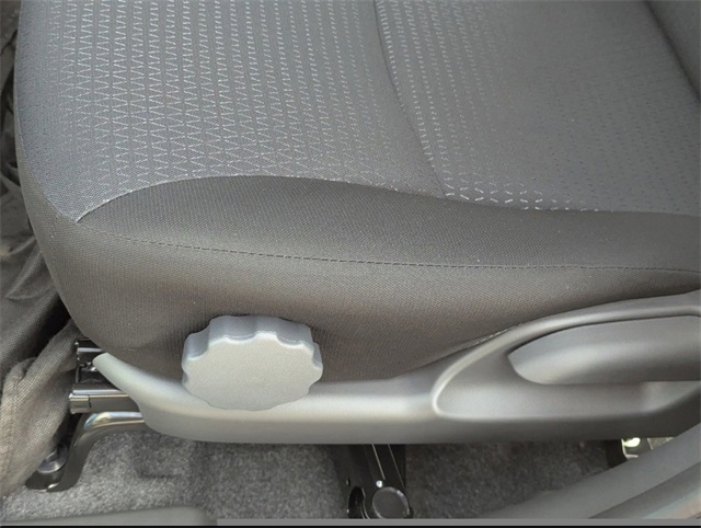 Vehicle image 13 of 19