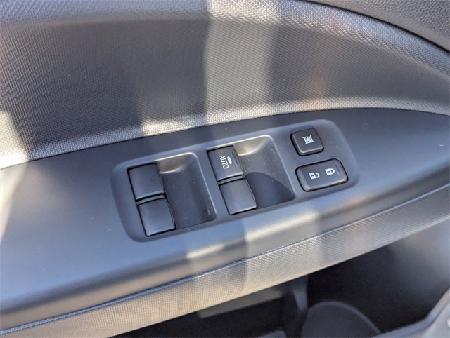 Vehicle image 13 of 19