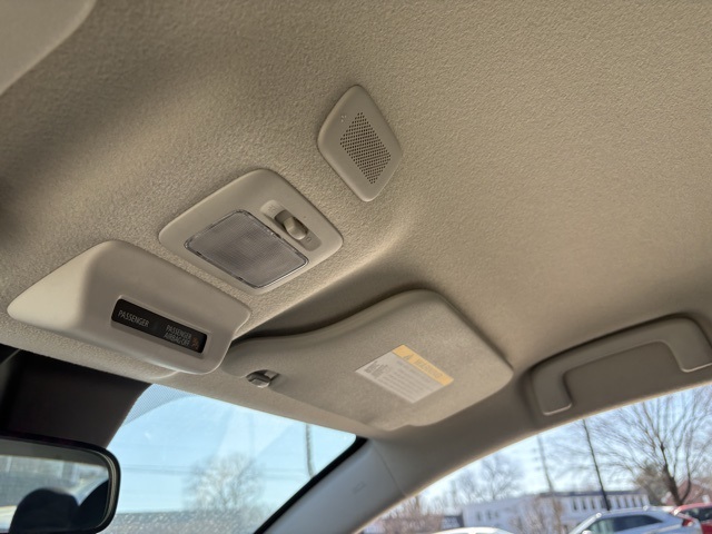 Vehicle image 27 of 30