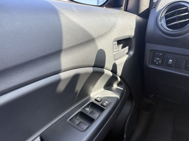 Vehicle image 21 of 30