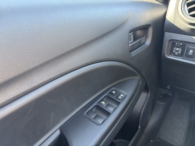 Vehicle image 17 of 31