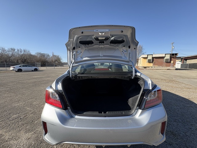 Vehicle image 14 of 31