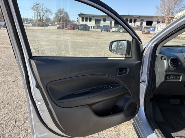 Vehicle image 16 of 31