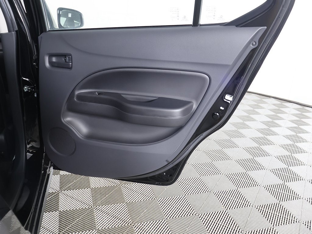 Vehicle image 22 of 40