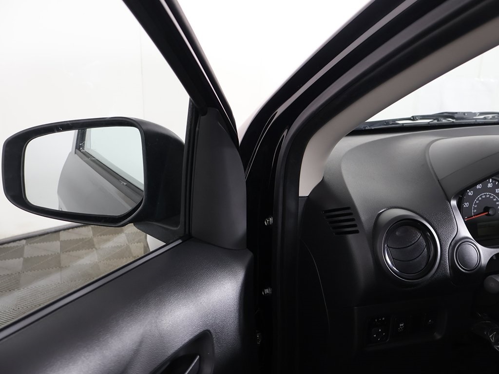 Vehicle image 31 of 40