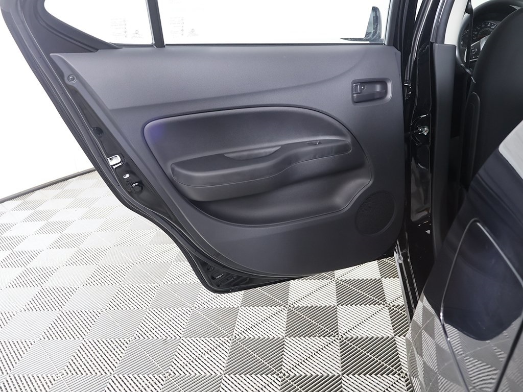 Vehicle image 21 of 40