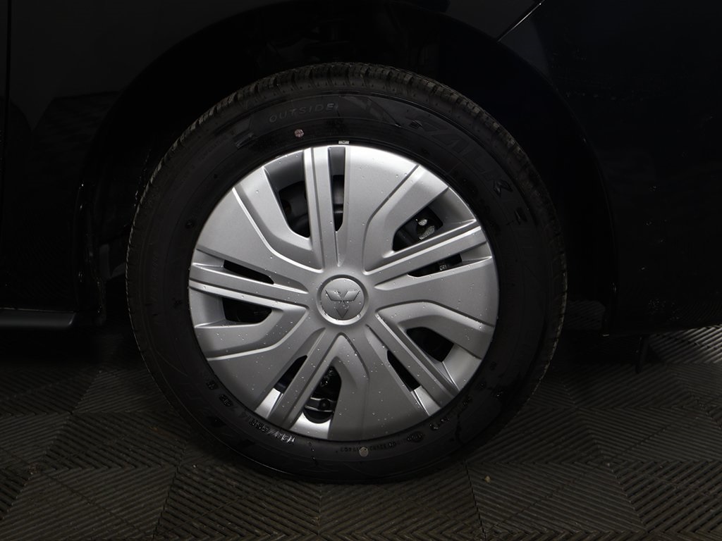 Vehicle image 18 of 40