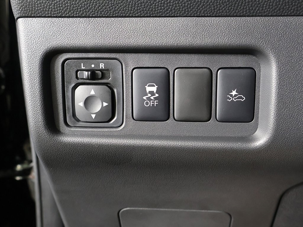 Vehicle image 33 of 40