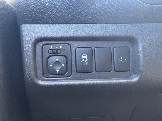 Vehicle image 19 of 30
