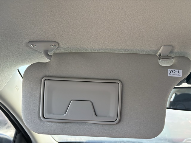 Vehicle image 27 of 30