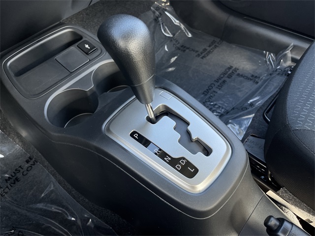 Vehicle image 21 of 25