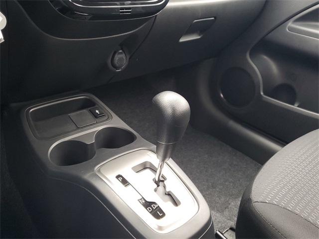 Vehicle image 27 of 30