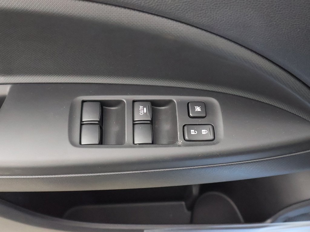 Vehicle image 33 of 43