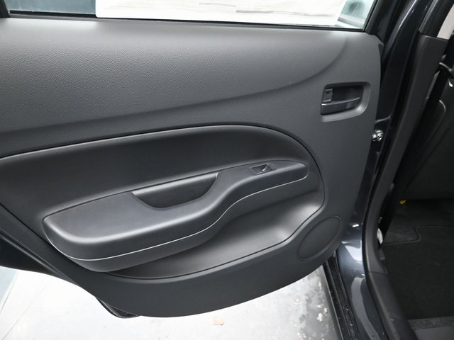 Vehicle image 15 of 33