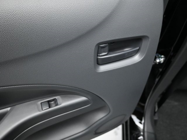 Vehicle image 17 of 33