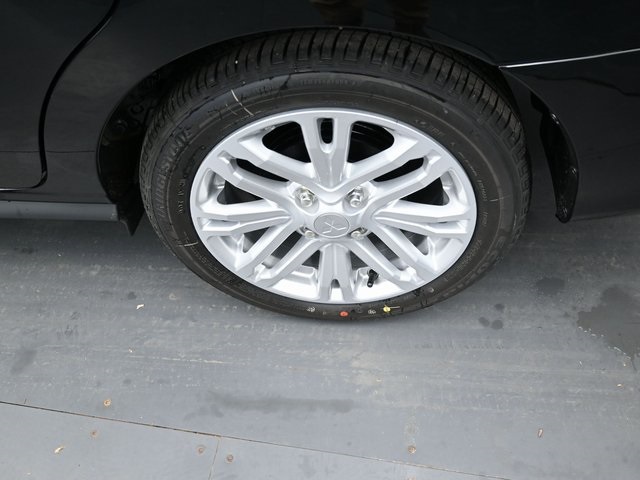 Vehicle image 15 of 33
