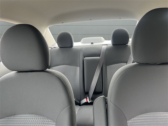 Vehicle image 14 of 28