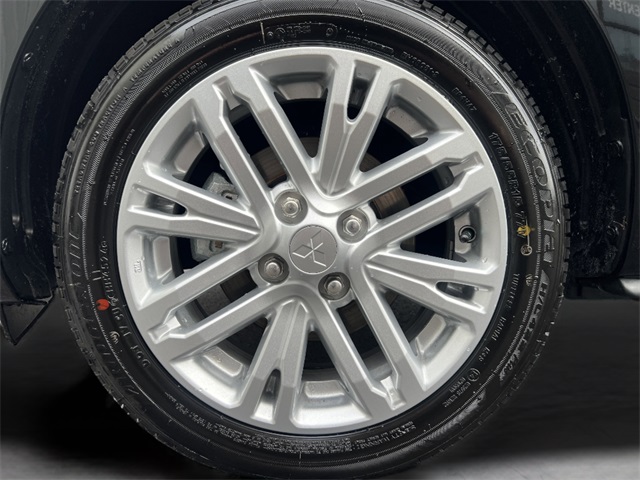 Vehicle image 10 of 28