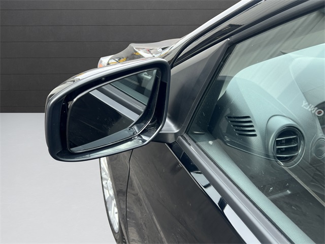 Vehicle image 23 of 28