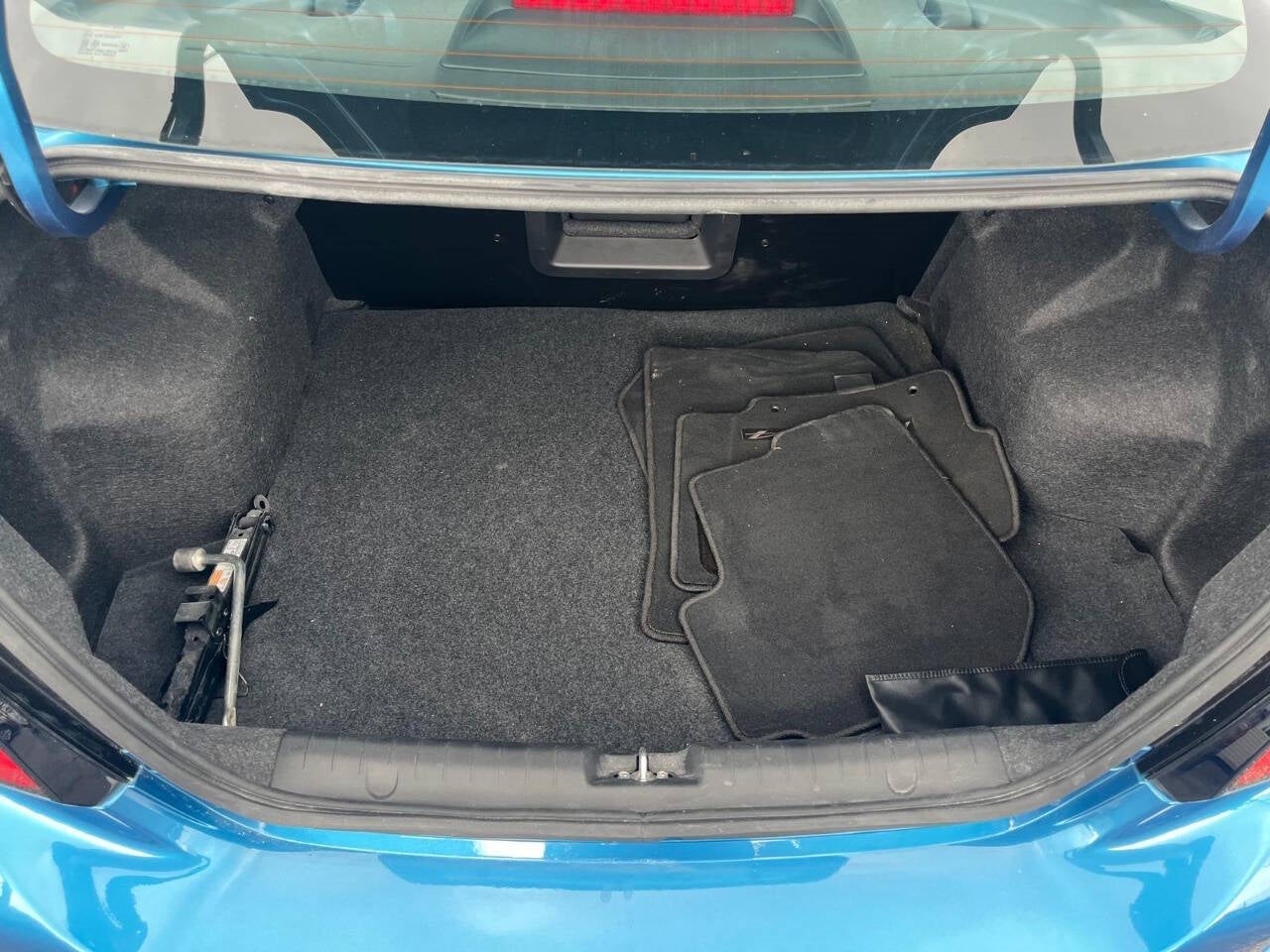 Vehicle image 32 of 45