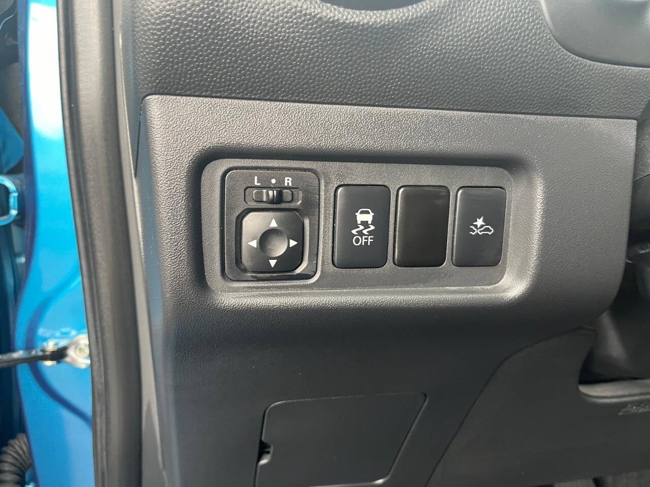 Vehicle image 23 of 45