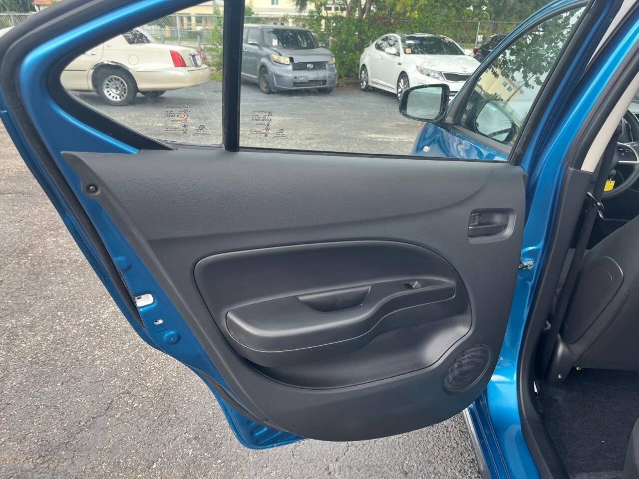 Vehicle image 37 of 45