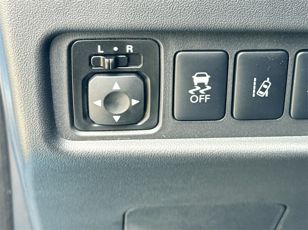 Vehicle image 25 of 30