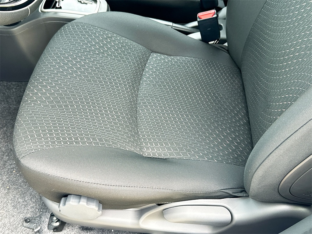 Vehicle image 27 of 30