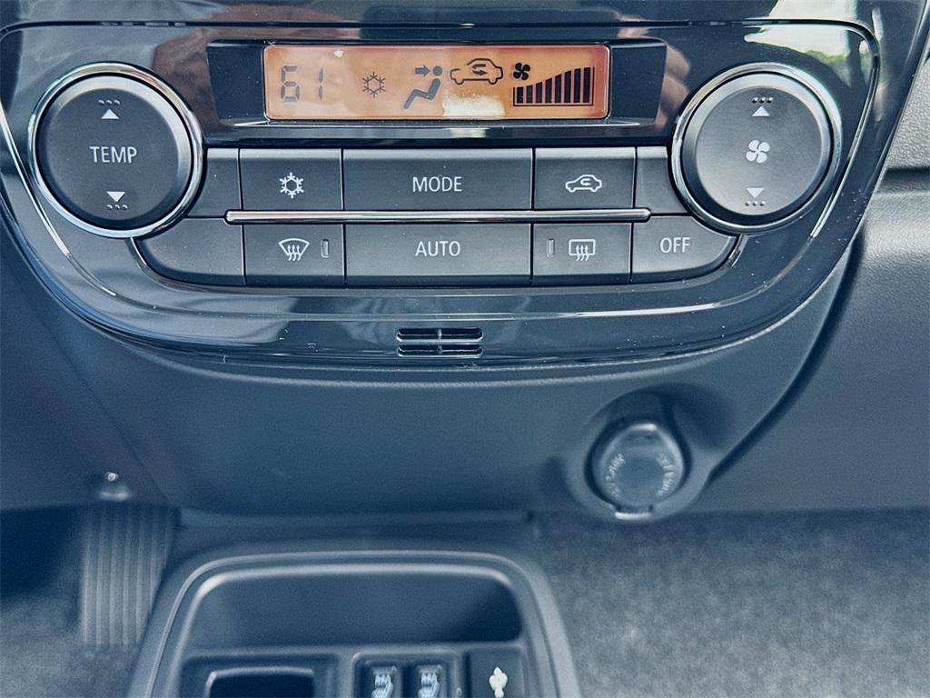 Vehicle image 28 of 30