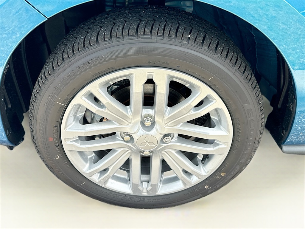 Vehicle image 10 of 30