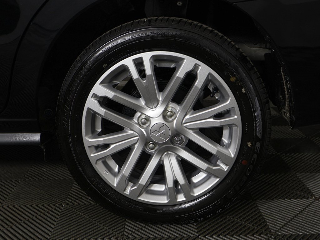 Vehicle image 19 of 40