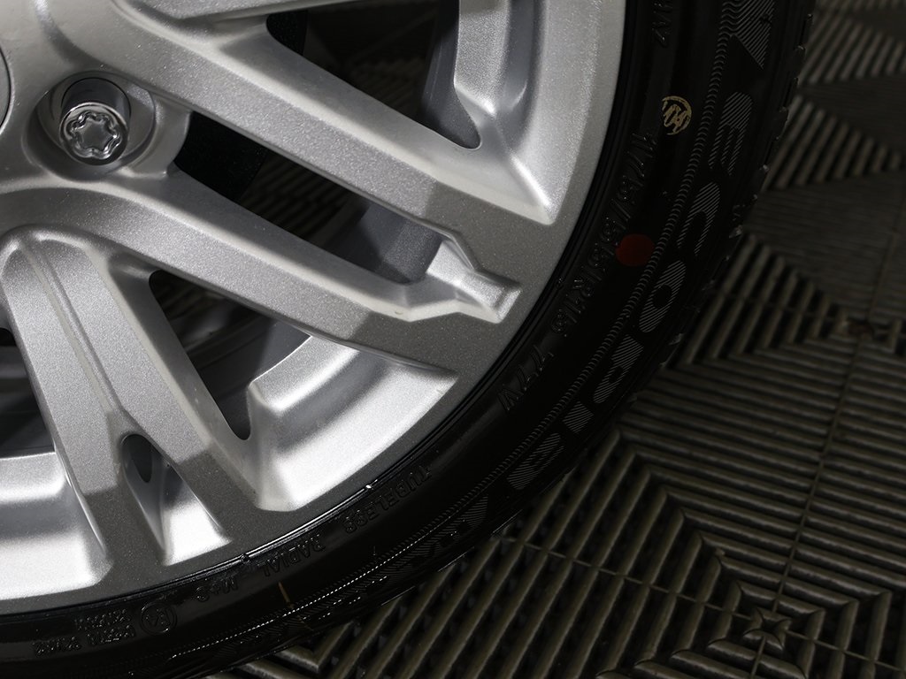 Vehicle image 20 of 40
