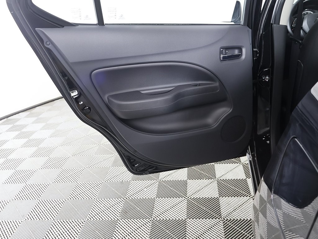 Vehicle image 23 of 40