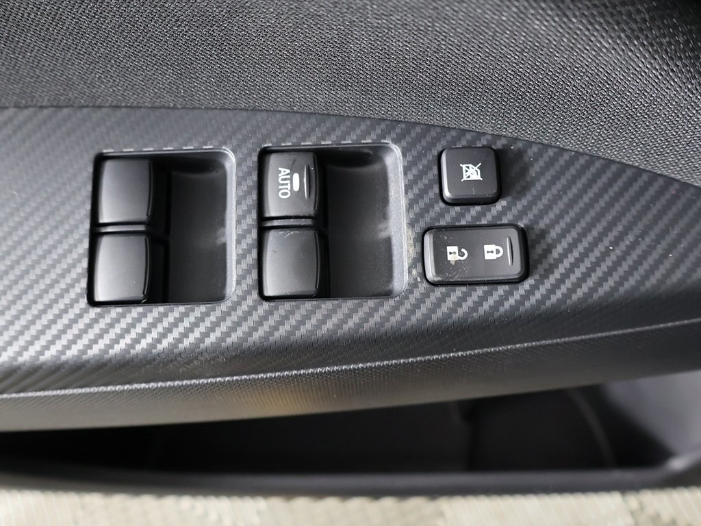 Vehicle image 33 of 40