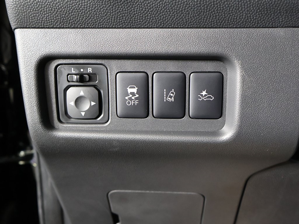 Vehicle image 34 of 40