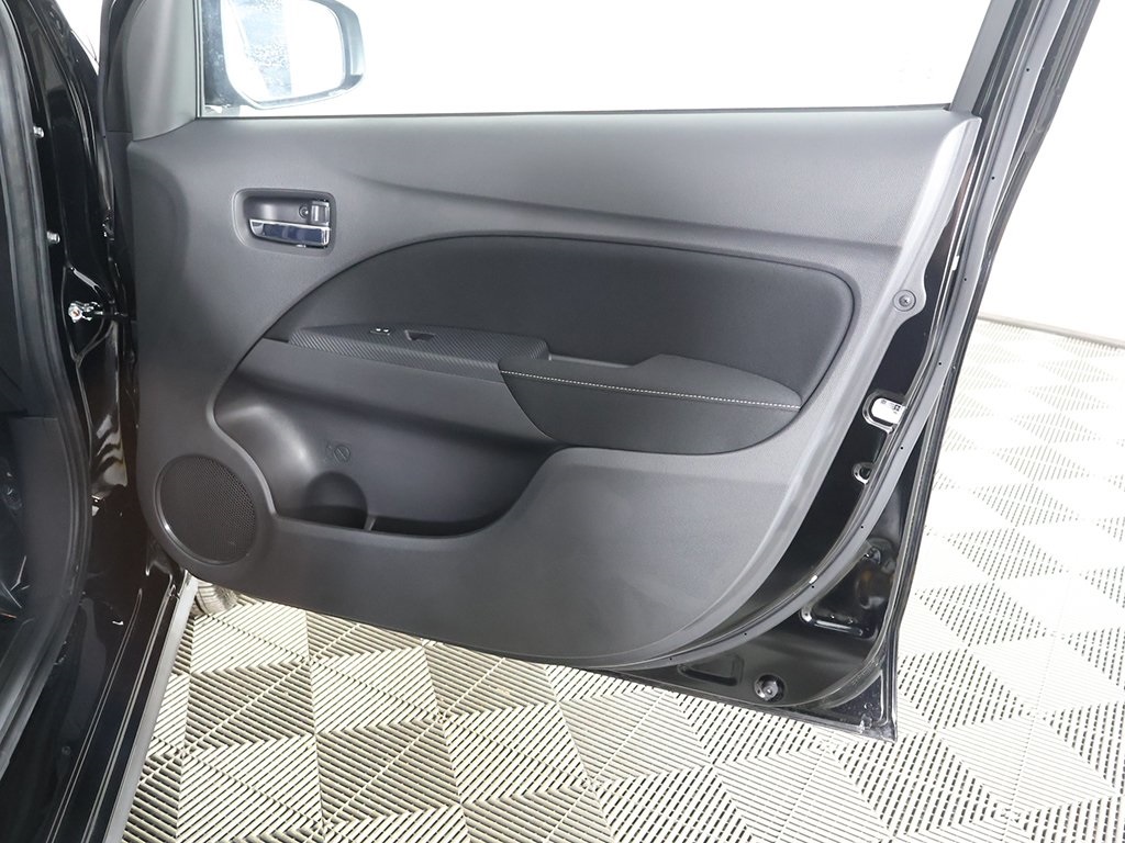 Vehicle image 22 of 40
