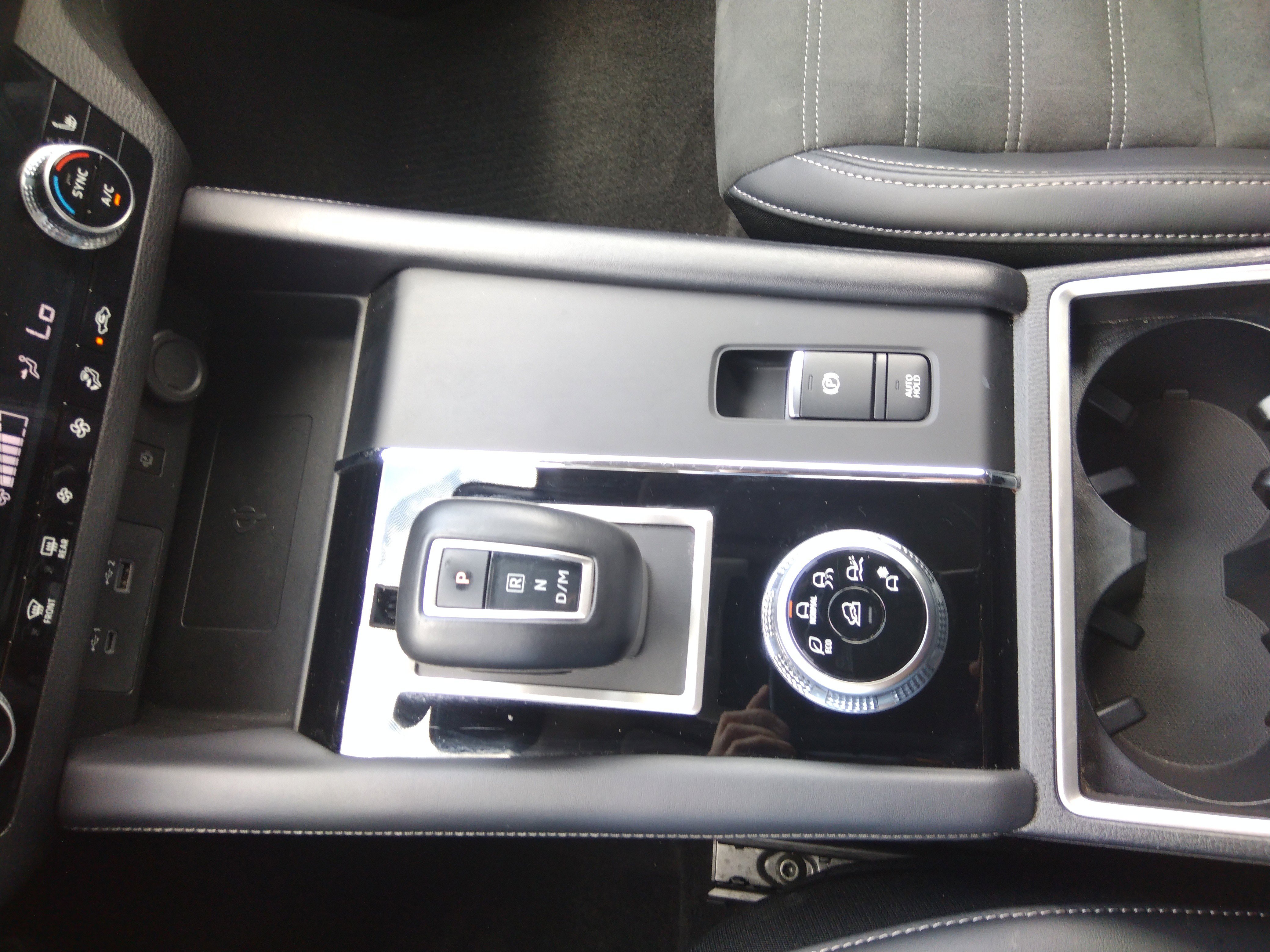 Vehicle image 22 of 25