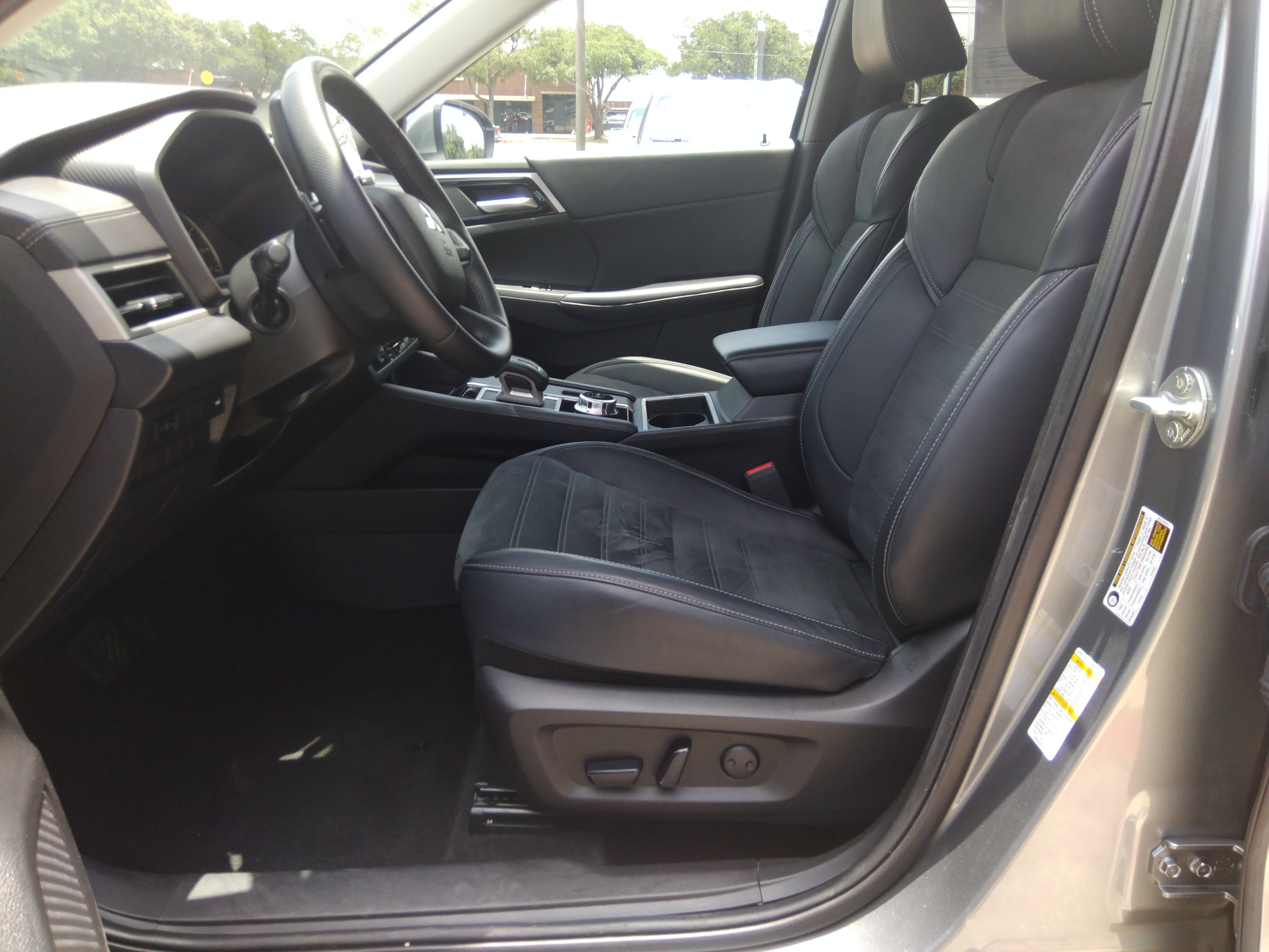 Vehicle image 13 of 25