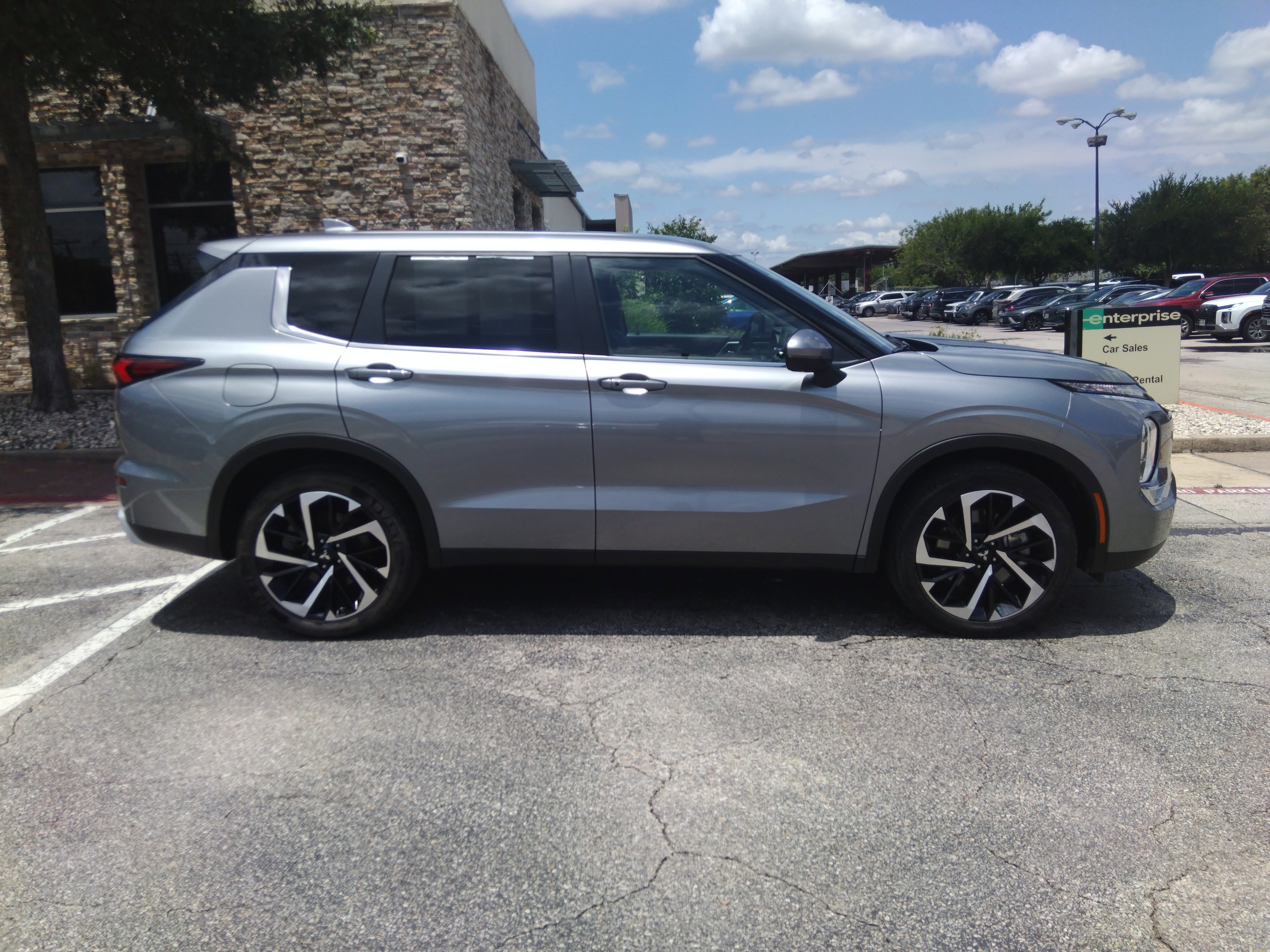 Vehicle image 4 of 25