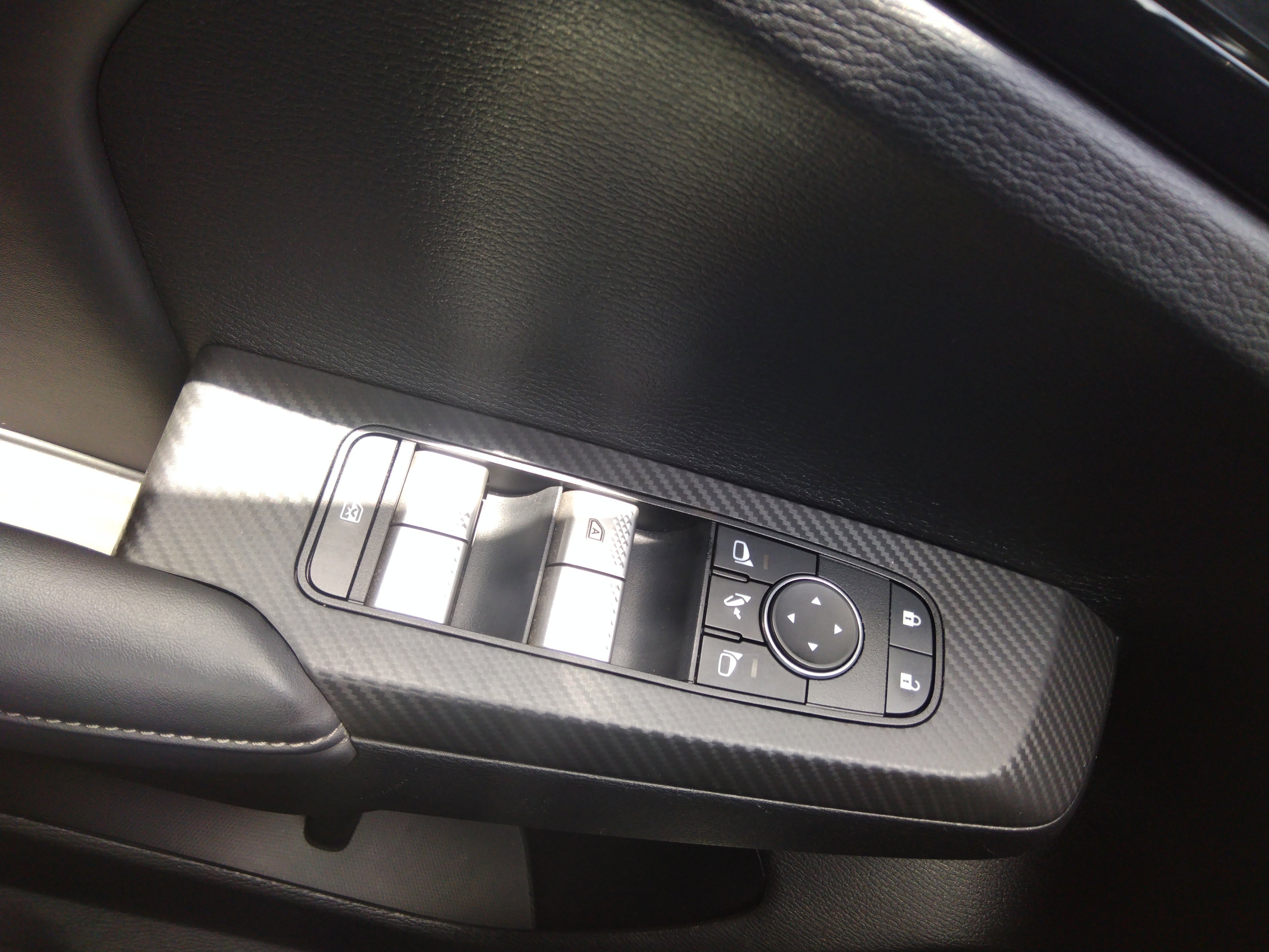 Vehicle image 18 of 25