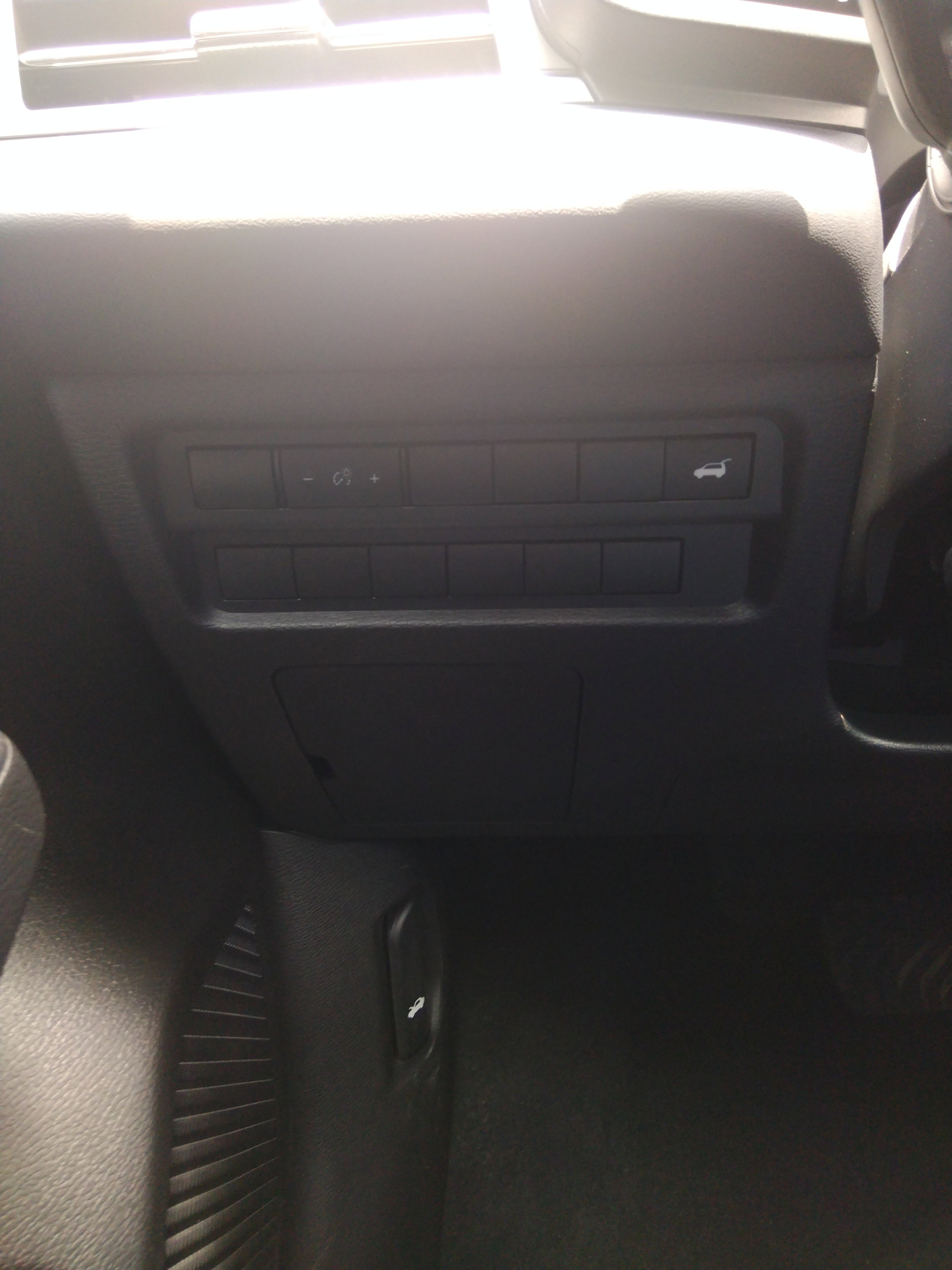 Vehicle image 17 of 25