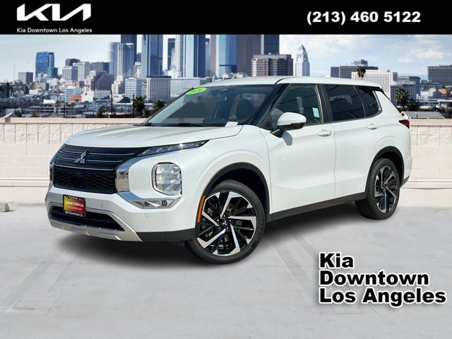 2024 Mitsubishi Outlander Image 2 of 32