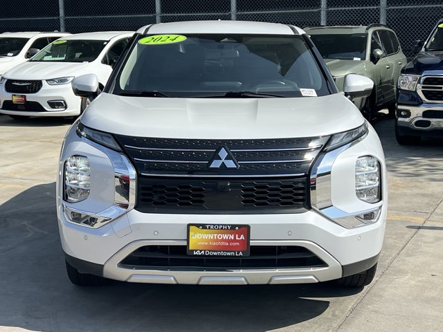 2024 Mitsubishi Outlander Image 3 of 32