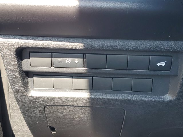 Vehicle image 26 of 31