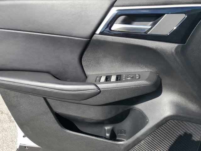 Vehicle image 24 of 31
