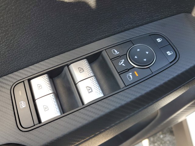 Vehicle image 25 of 31
